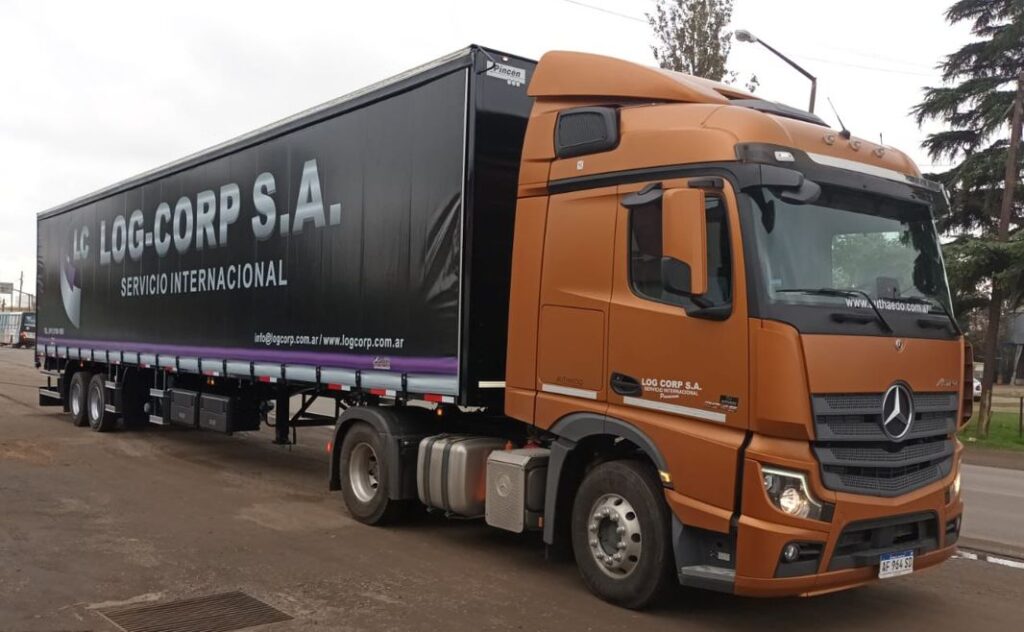 Log Corp. Servicio de transporte terrestre. Logística. Logistica. Transporte. Distribución. Envíos. Envios. Cargas. Logística Integral. Logistica integral. Soluciones Logísticas. Soluciones Logisticas. Transporte. Seguro. Gestión Logística. Gestión Logistica. Cadena De Suministro. Transporte terrestre. LogCorp. Logística Empresarial. Logistica Empresarial. Logística De Distribución. Logistica De Distribucion. Transporte De Cargas. Logística Eficiente. Logistica Eficiente. Logística Nacional. Logistica Nacional. Logística Internacional. Logistica Internacional. Envíos Express. Envios Express. Flota Propia. Transporte Profesional. Gestión De Rutas. Gestion De Rutas. Envío Seguro. Envio Seguro. Carga Segura. Somos Logística. Somos Logistica. Aliados Logísticos. Aliados Logisticos.