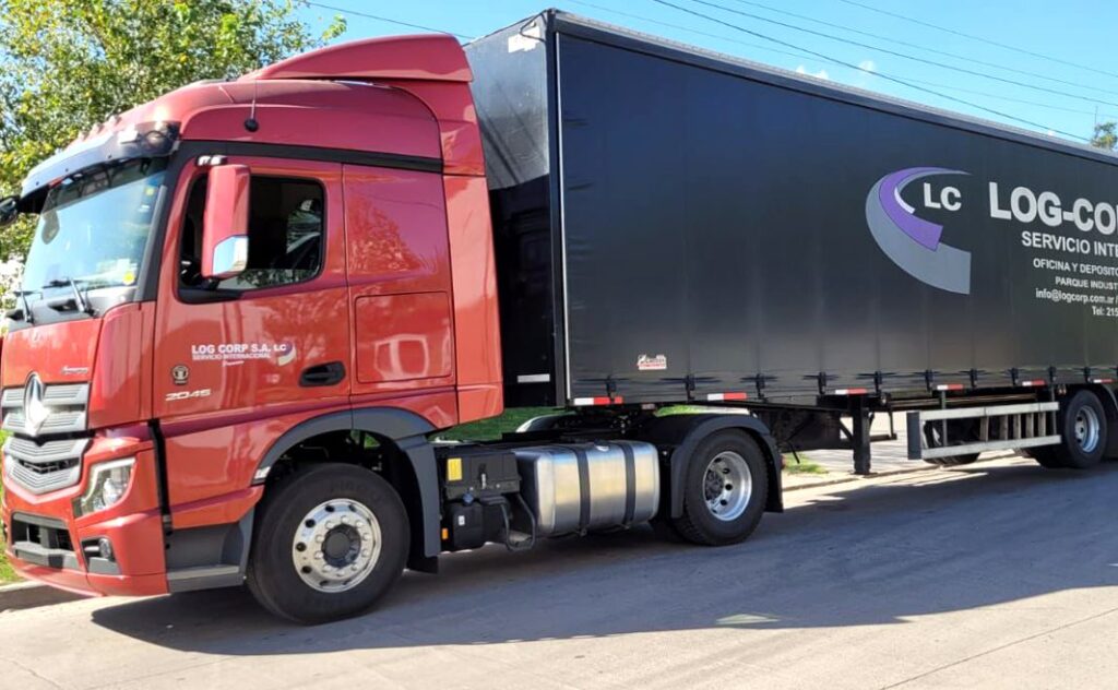 Log Corp. Servicio de transporte terrestre. Logística. Logistica. Transporte. Distribución. Envíos. Envios. Cargas. Logística Integral. Logistica integral. Soluciones Logísticas. Soluciones Logisticas. Transporte. Seguro. Gestión Logística. Gestión Logistica. Cadena De Suministro. Transporte terrestre. LogCorp. Logística Empresarial. Logistica Empresarial. Logística De Distribución. Logistica De Distribucion. Transporte De Cargas. Logística Eficiente. Logistica Eficiente. Logística Nacional. Logistica Nacional. Logística Internacional. Logistica Internacional. Envíos Express. Envios Express. Flota Propia. Transporte Profesional. Gestión De Rutas. Gestion De Rutas. Envío Seguro. Envio Seguro. Carga Segura. Somos Logística. Somos Logistica. Aliados Logísticos. Aliados Logisticos.